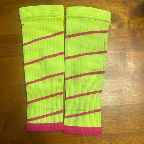 Pro Compression Sleeves - Picture 2 of 3